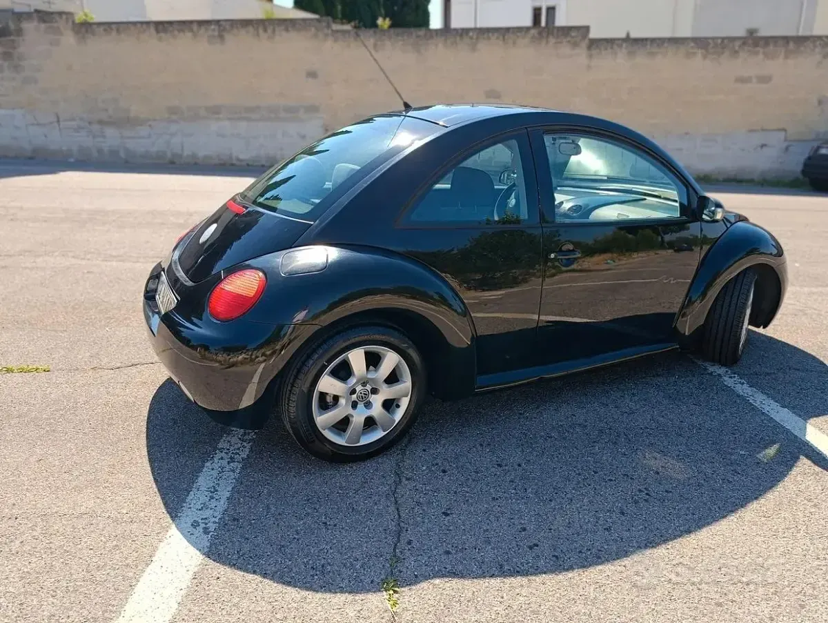 Usata VW New Beetle 101 CV (74 kW) 2004 Nero Utilitaria