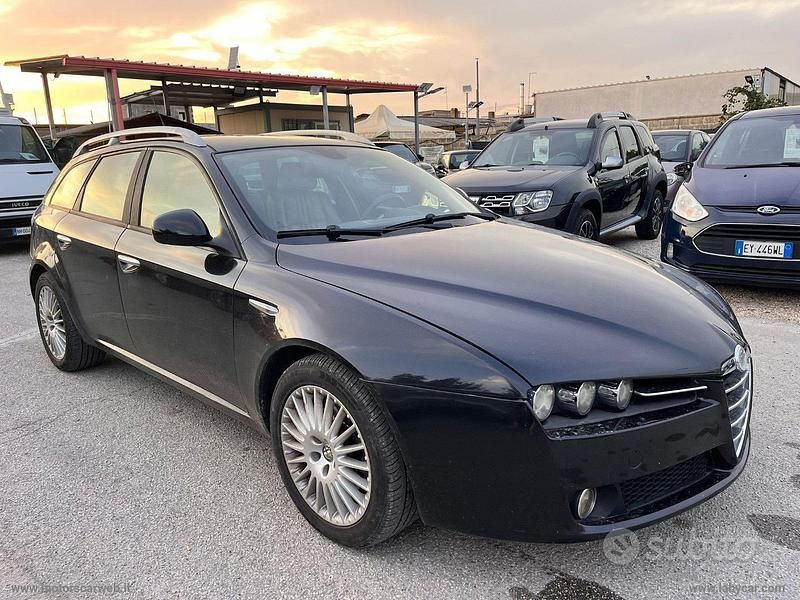 Nero Usata 2008 Alfa Romeo 159 Distinctive Station wagon | 2500 € (Buon prezzo) - Immagine 1/4