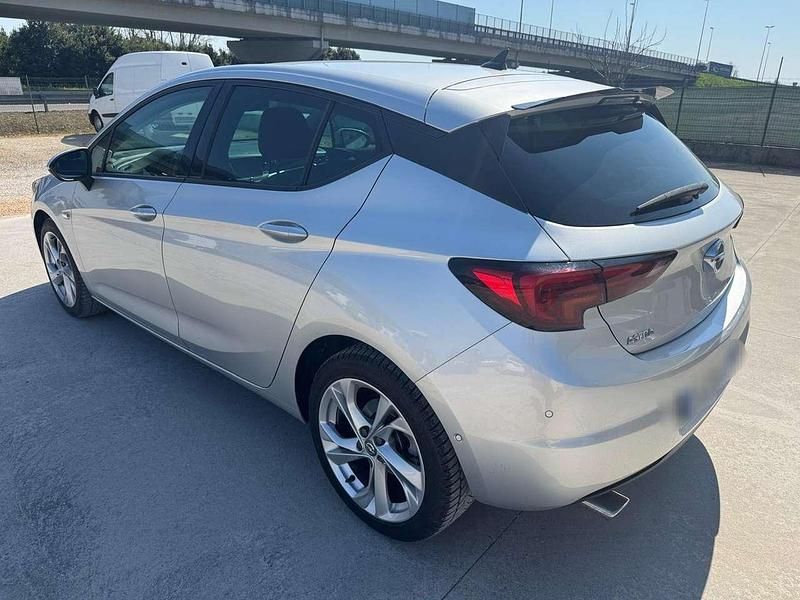 Usata Opel Astra Ultimate 122 CV (89 kW) 2021 Argento Berlina