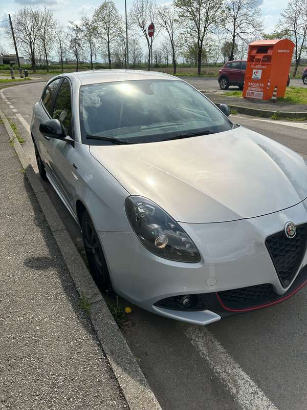 Usato 2020 Alfa Romeo Giulietta 1.4 Benzin 120 CV (18.000 €)