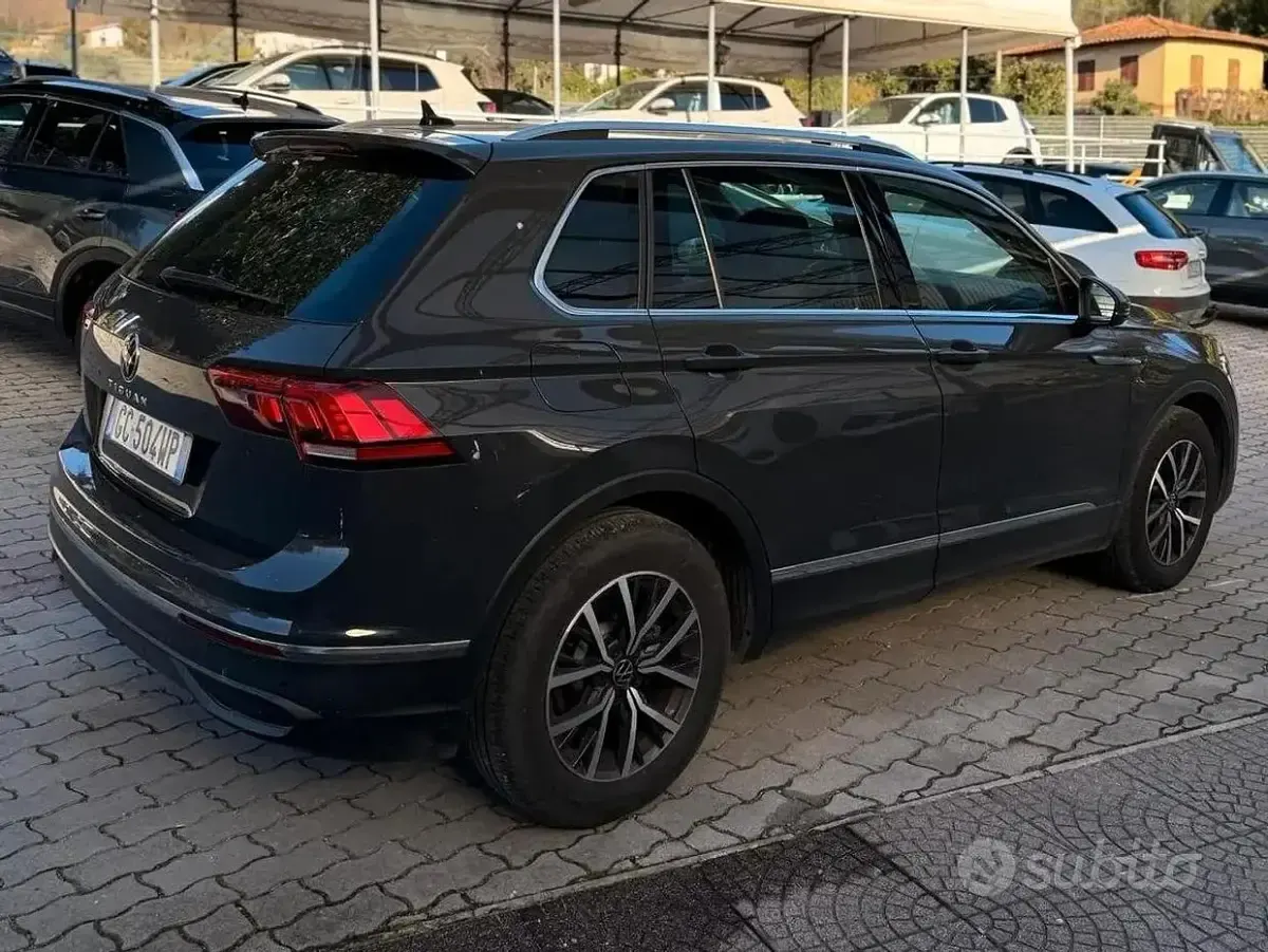 Usata VW Tiguan Life 131 CV (96 kW) 2021 Grigio SUV