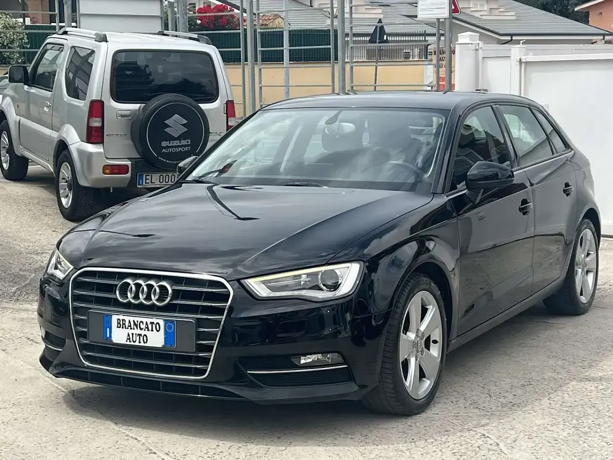 Usado Audi A3 Ambition 110 CV (80 kW) 2014 Negro Berlina