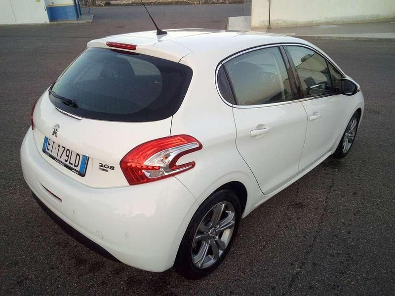 Usata Peugeot 208 Allure 92 CV (67 kW) 2014 Bianco Utilitaria