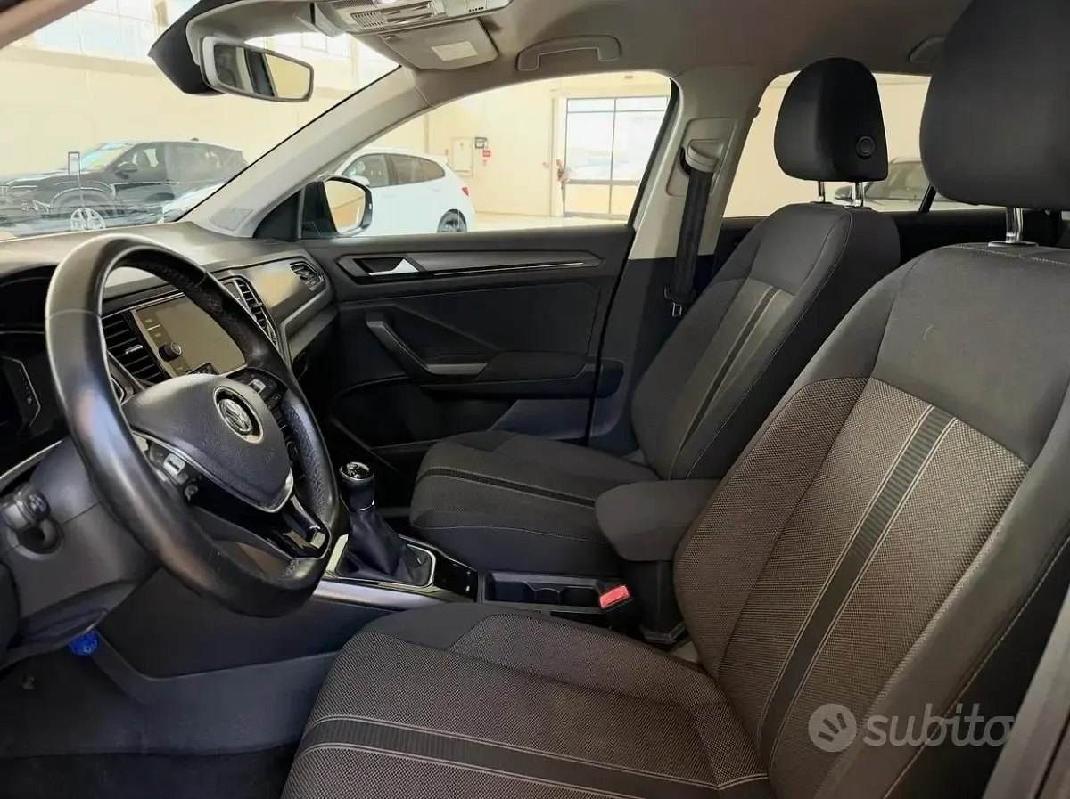 Usata VW T-Roc Style 116 CV (85 kW) 2018 Grigio SUV