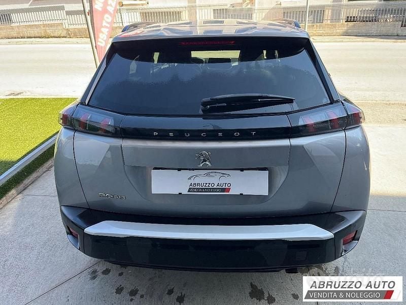 Käytetty Peugeot 2008 Allure 102 HP (75 kW) 2023 Katumaasturi