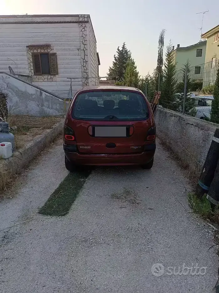 Usata Renault Scénic 98 CV (72 kW) 1999 Rosso Monovolume