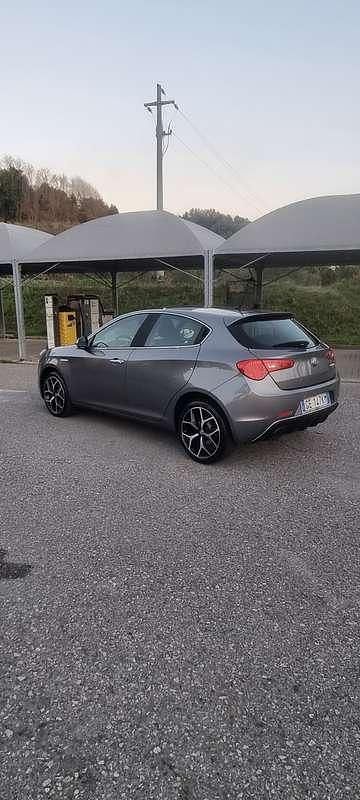 Usata Alfa Romeo Giulietta Ti 120 CV (88 kW) 2021 Berlina