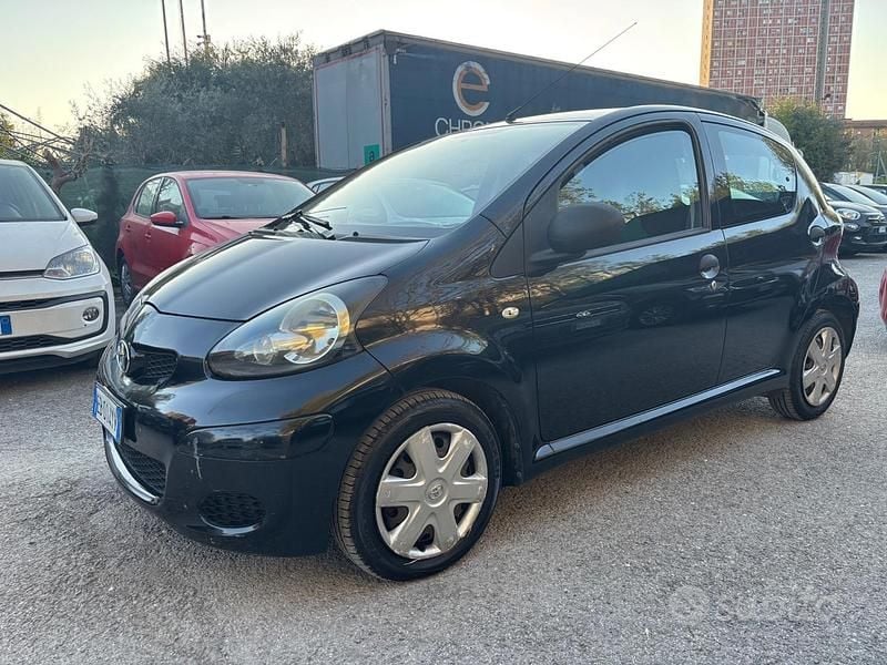 Usata Toyota Aygo Sol 68 CV (50 kW) 2010 Nero Utilitaria