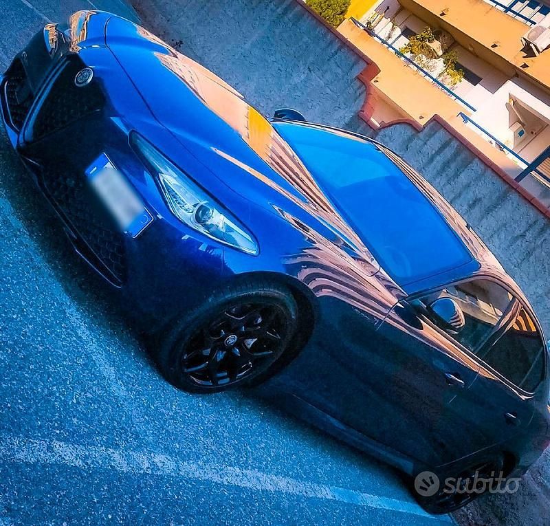 Usata Alfa Romeo Giulia Executive 160 CV (117 kW) 2019 Blu Berlina