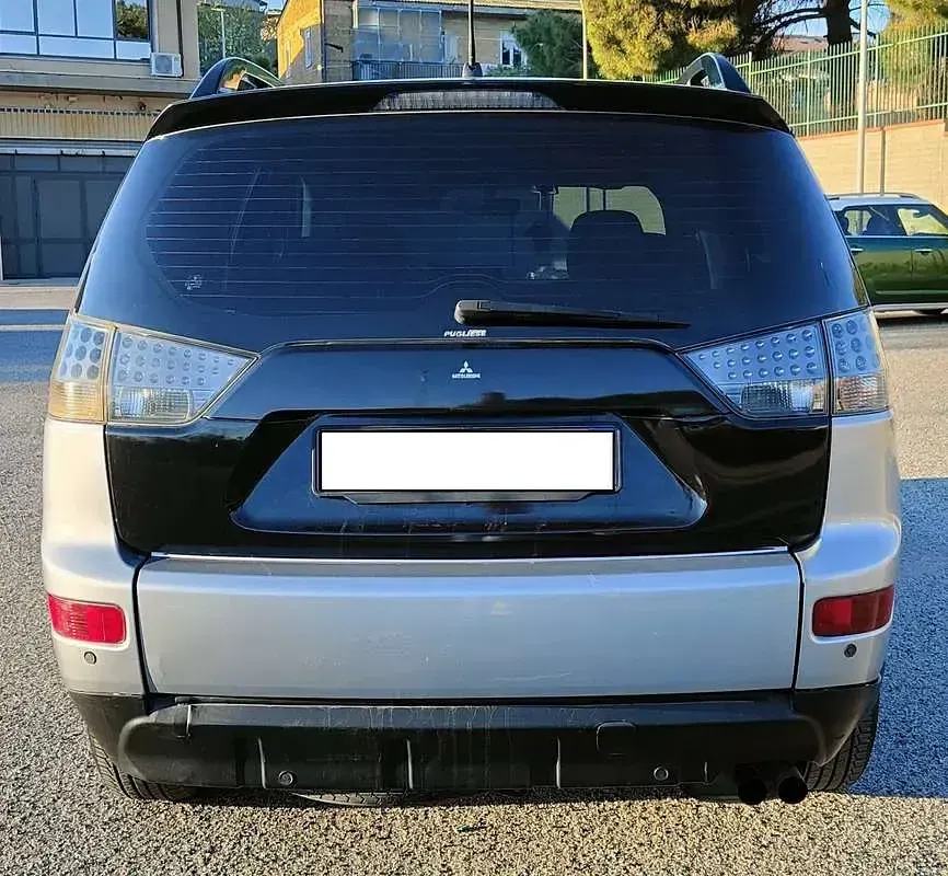 Usata Mitsubishi Outlander Intense 140 CV (102 kW) 2007 Argento SUV