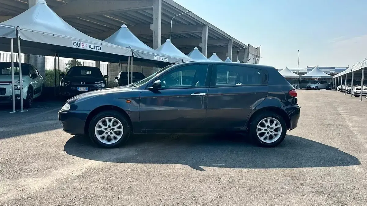 Usata Alfa Romeo 147 116 CV (85 kW) 2003 Blu Utilitaria