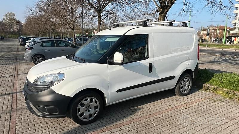 Usata Fiat Doblò 120 CV (88 kW) 2017 Bianco Monovolume
