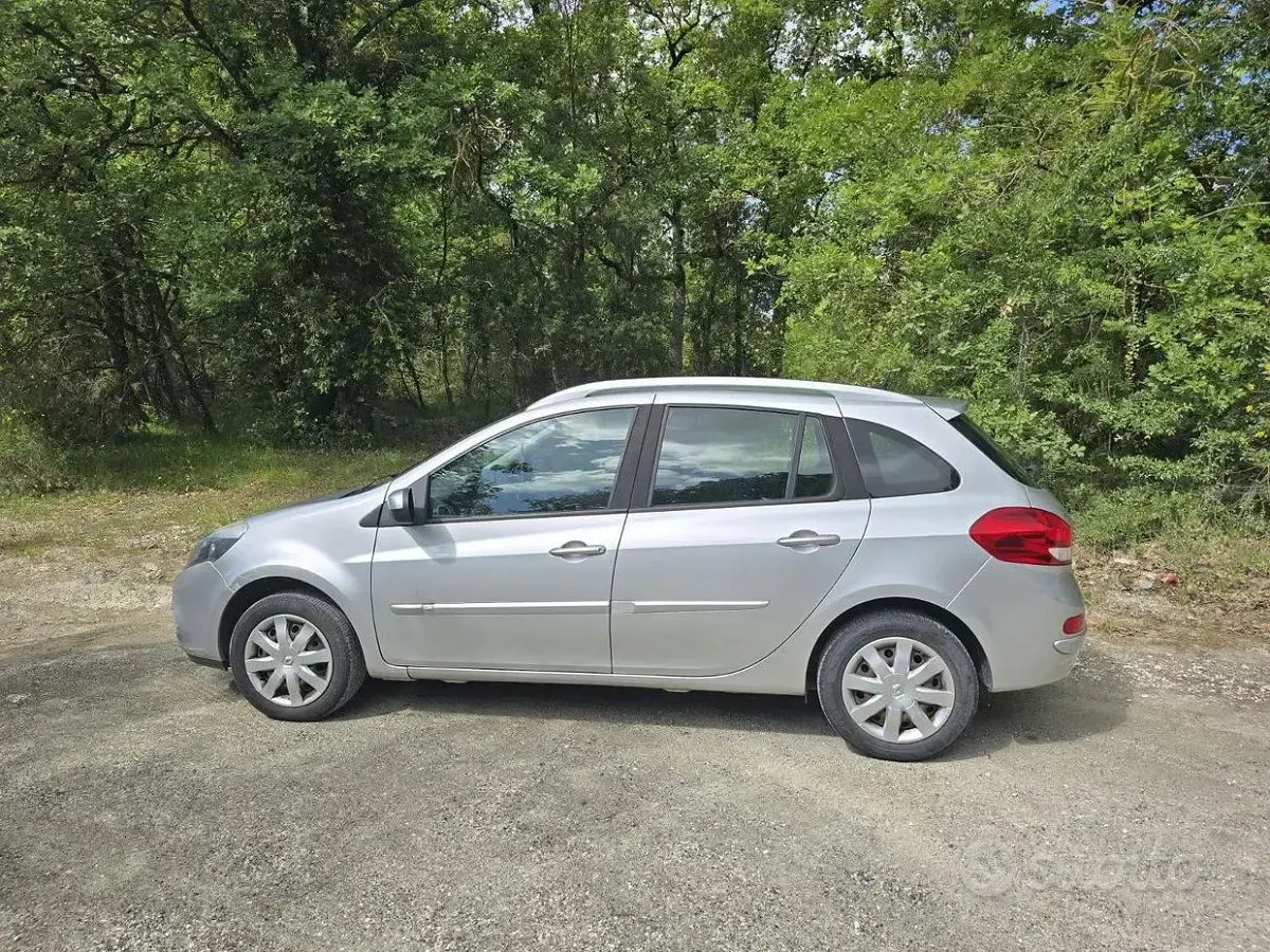 Usata Renault Clio 75 CV (55 kW) 2010 Grigio Station wagon