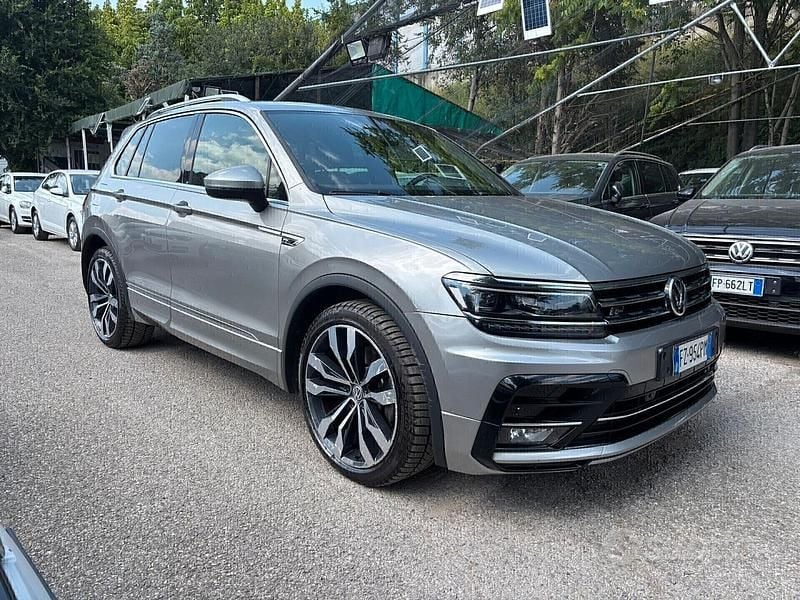 Usata VW Tiguan R-line 190 CV (139 kW) 2020 Grigio SUV