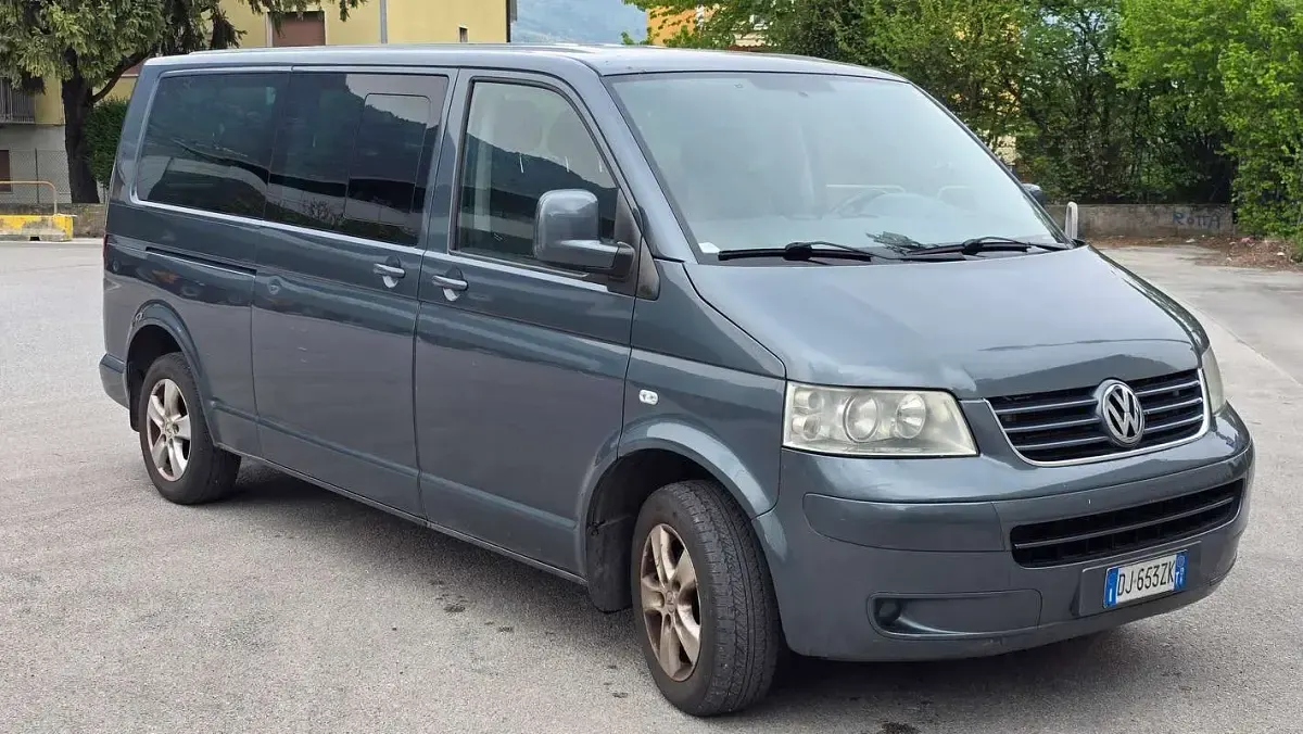 Usata VW Caravelle 131 CV (96 kW) 2007 Furgone
