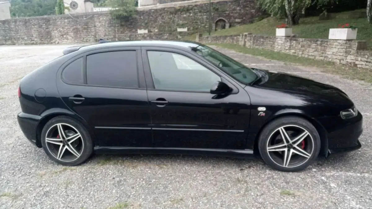 Usata Seat Leon FR 150 CV (110 kW) 2005 Nero Utilitaria