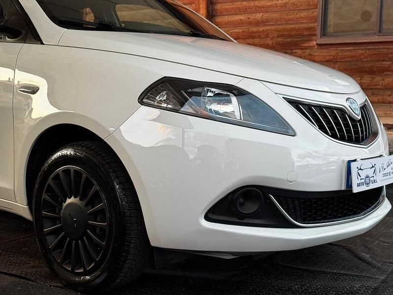 Usata Lancia Ypsilon Gold 69 CV (50 kW) 2021 Bianco Utilitaria