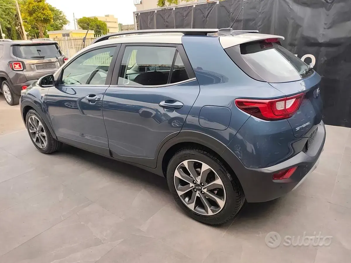 Usata Kia Stonic Style 101 CV (74 kW) 2017 Grigio SUV