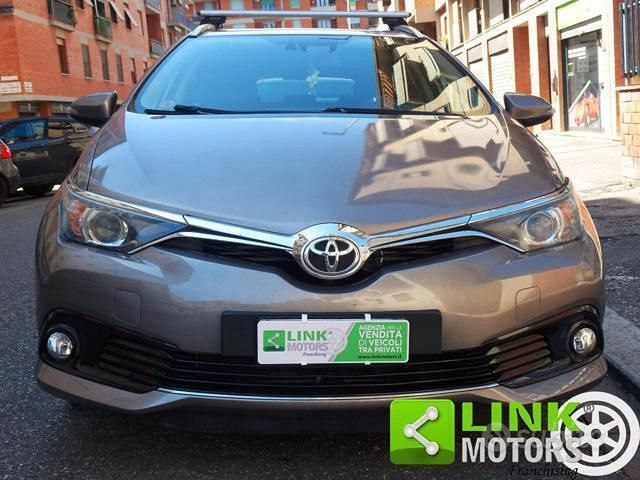 Second-hand Toyota Auris 132 CP (97 kW) 2016 Maro Berlinǎ