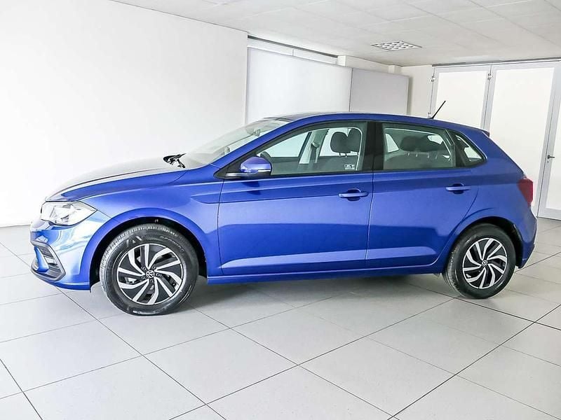 Usata VW Polo Life 95 CV (69 kW) 2025 Reef blue metallizzato Utilitaria