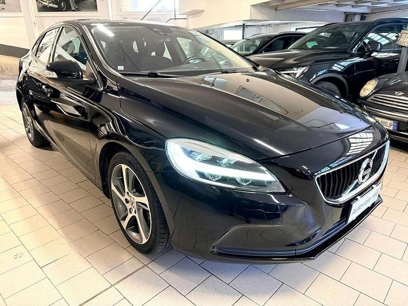 Usata Volvo V40 Kinetic 120 CV (88 kW) 2017 Nero Berlina
