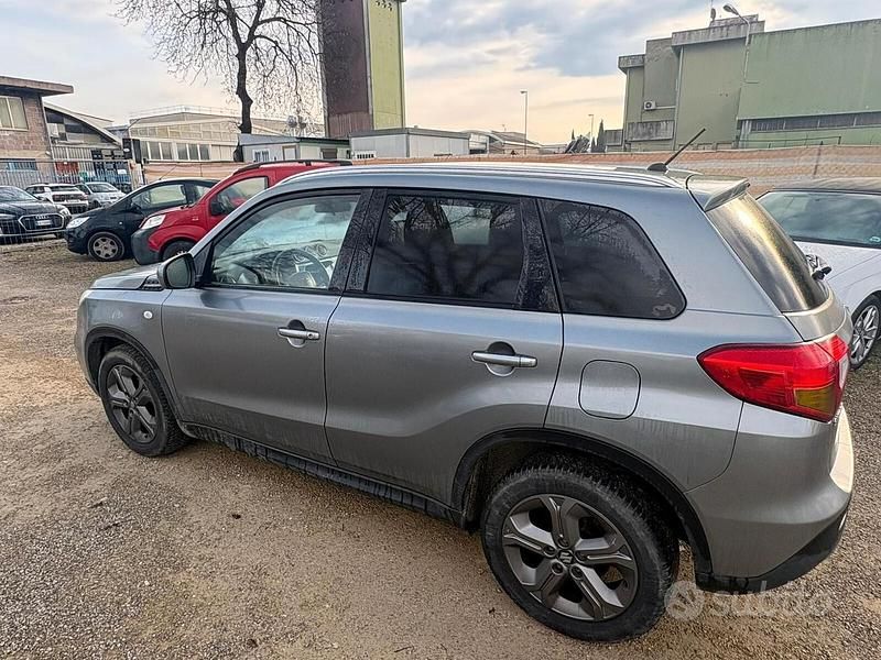 Usata Suzuki Vitara 119 CV (87 kW) 2015 Grigio SUV