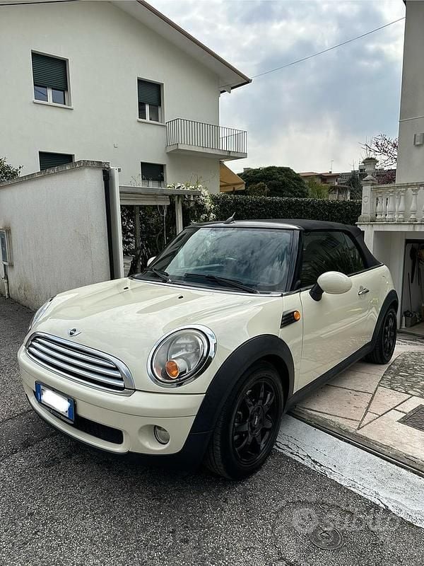 Usata Mini Cooper Cabriolet 122 CV (89 kW) 2009 Bianco Cabrio