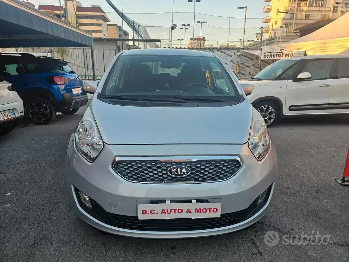 Usata Kia Venga 90 CV (66 kW) 2010 Grigio Utilitaria
