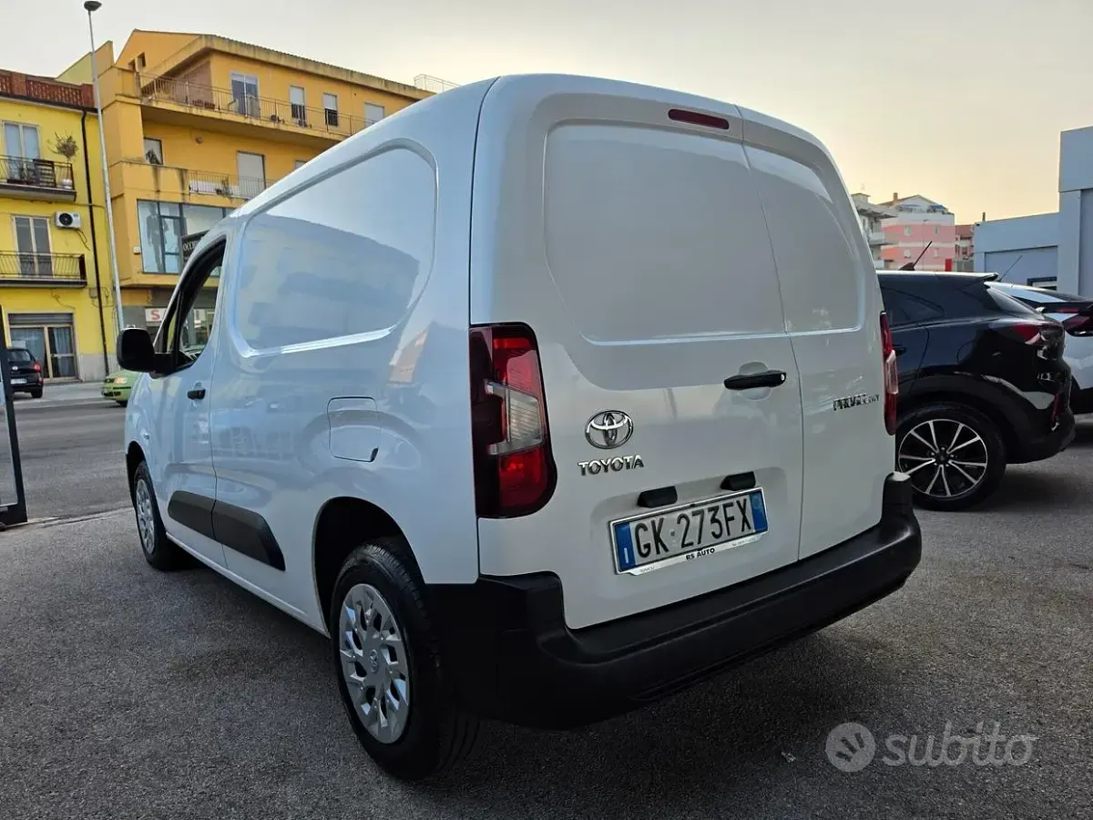 Usata Toyota Proace City City 101 CV (74 kW) 2022 Bianco Monovolume