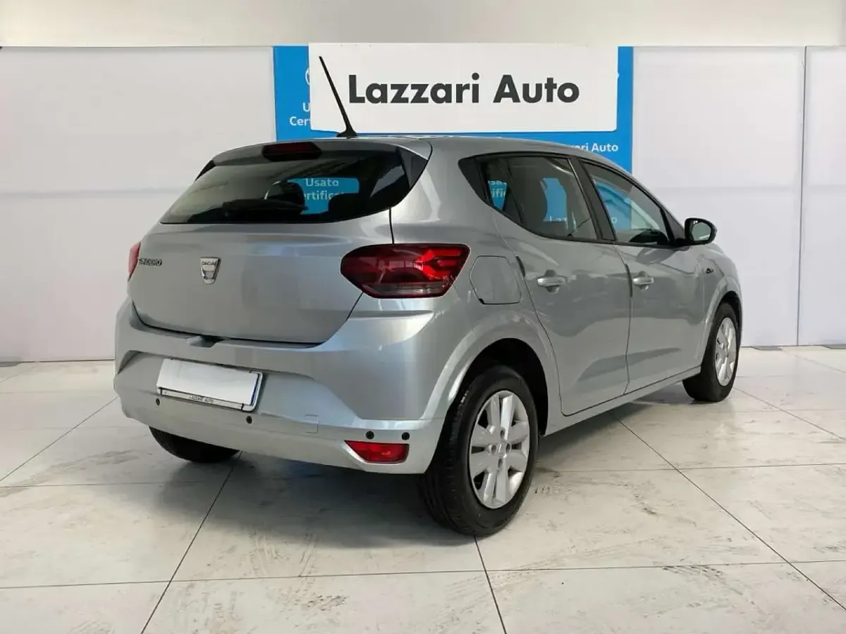 Begagnad Dacia Sandero Comfort 67 HK (49 kW) 2022 Silver Halvkombi