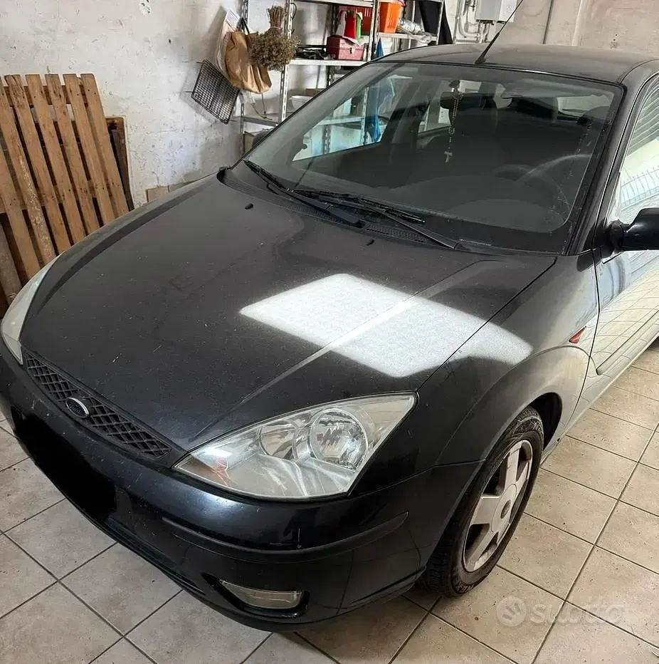 Usata Ford Focus Zetec 100 CV (73 kW) 2004 Nero Berlina