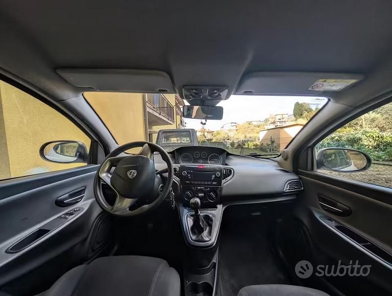 Usata Lancia Ypsilon 95 CV (69 kW) 2015 Bianco Utilitaria