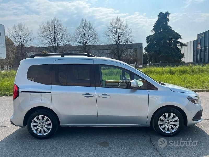 Usata Mercedes 180 116 CV (85 kW) 2023 Grigio Berlina