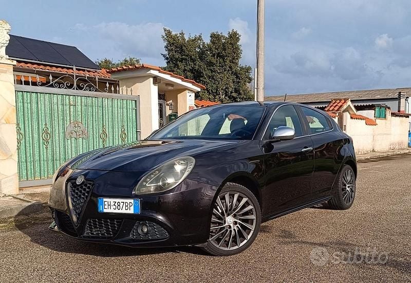 Nero Usata 2011 Alfa Romeo Giulietta Distinctive Tre volumi | 4950 € (Buon prezzo) - Immagine 1/4