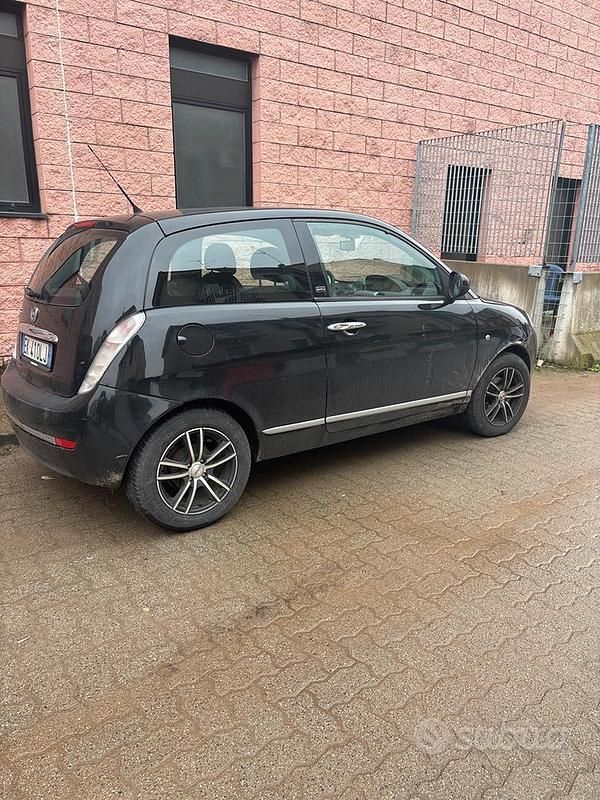 Usata Lancia Ypsilon 60 CV (44 kW) 2012 Nero Utilitaria