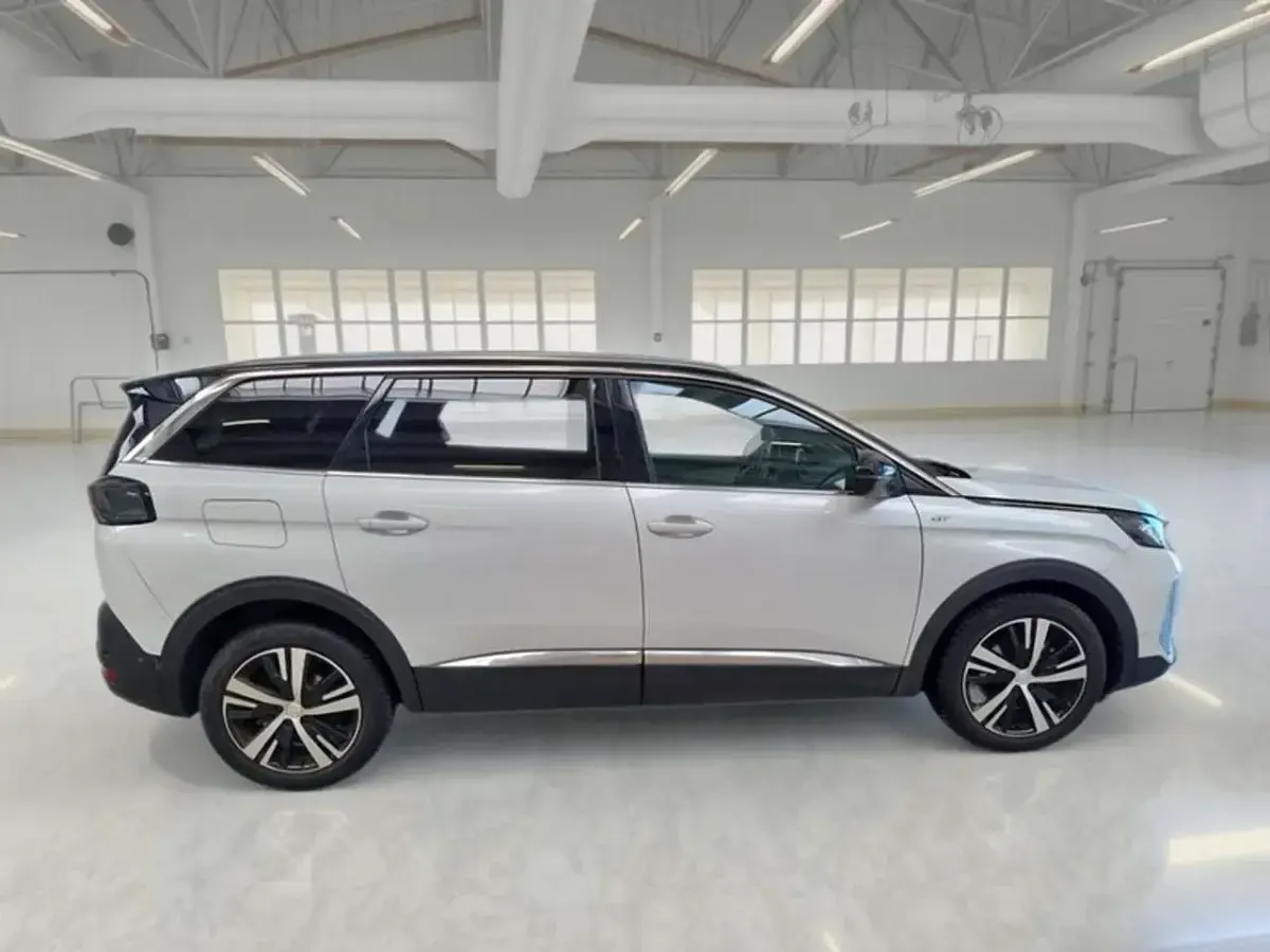Usata Peugeot 5008 GT 131 CV (96 kW) 2022 Bianco SUV