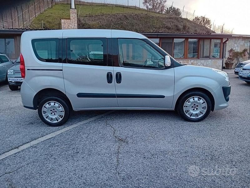Usata Fiat Doblò Emotion 90 CV (66 kW) 2012 Grigio Monovolume