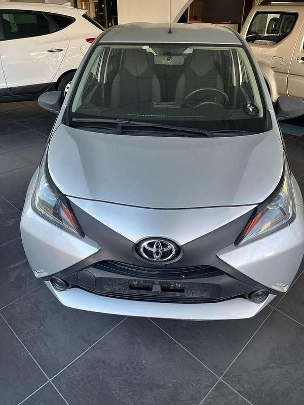 Grigio Usata 2018 Toyota Aygo X-wave Utilitaria | 8900 € (Buon prezzo) - Immagine 1/4