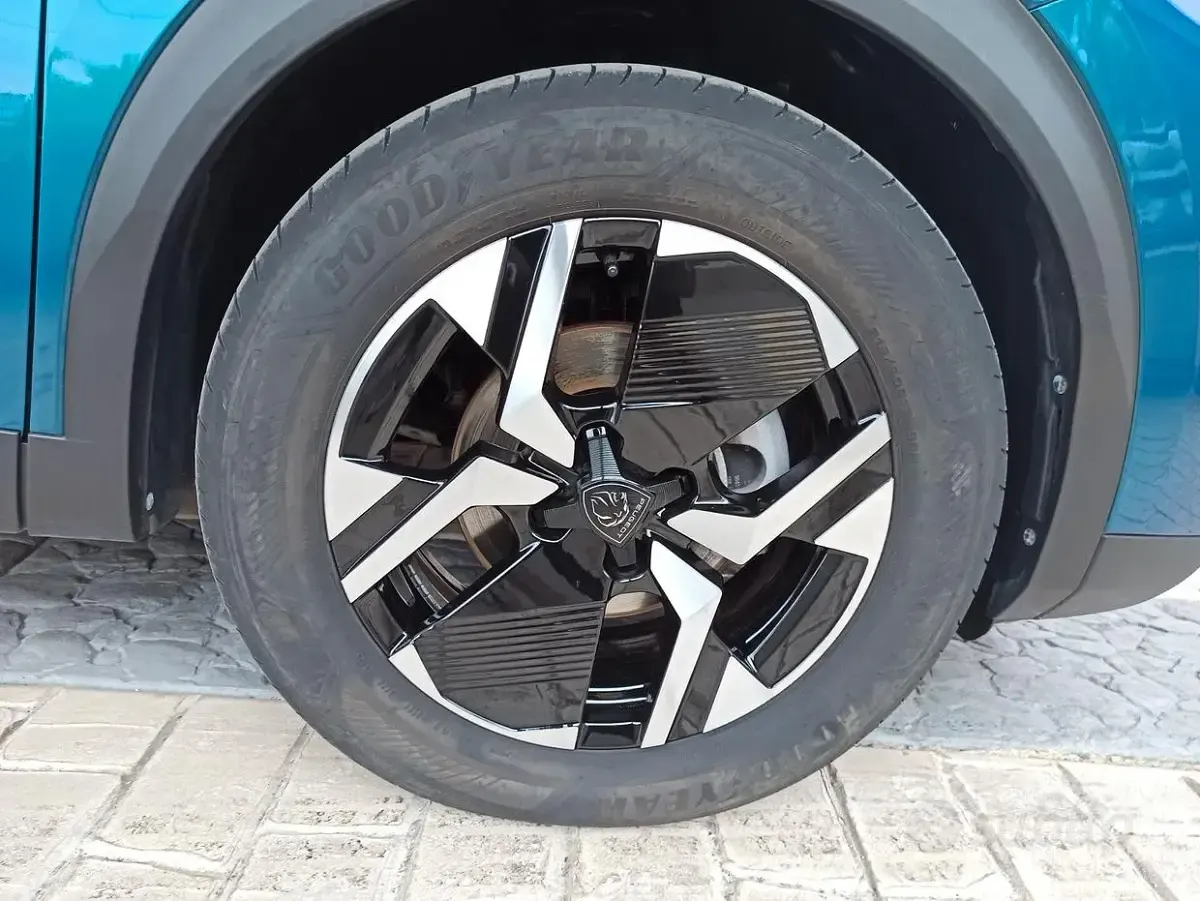 Usata Peugeot 2008 Allure 101 CV (74 kW) 2025 Blu SUV