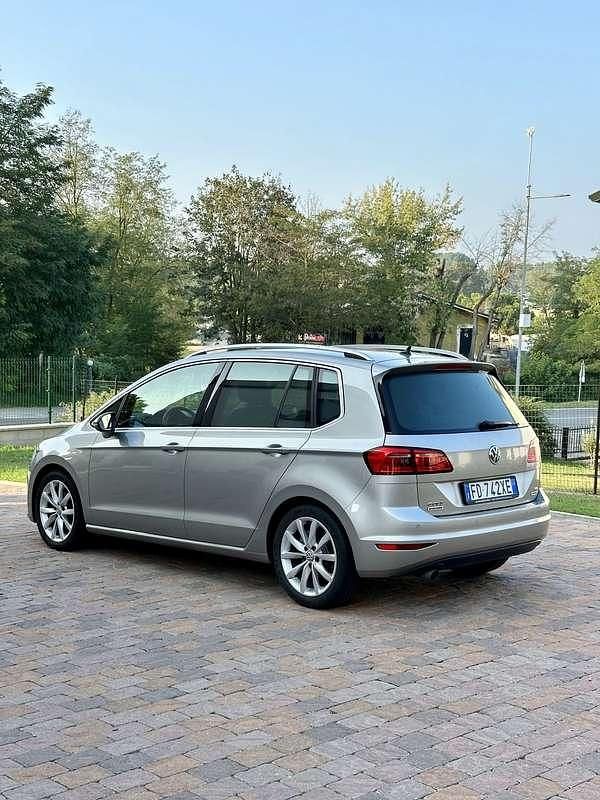 Käytetty VW Golf Sportsvan Highline 110 HP (80 kW) 2016 Tila-auto