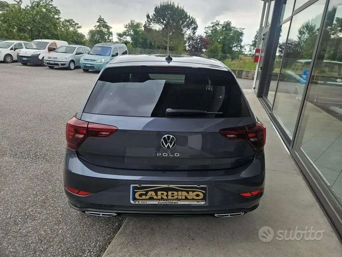 Usata VW Polo R-line 95 CV (69 kW) 2022 Grigio Utilitaria