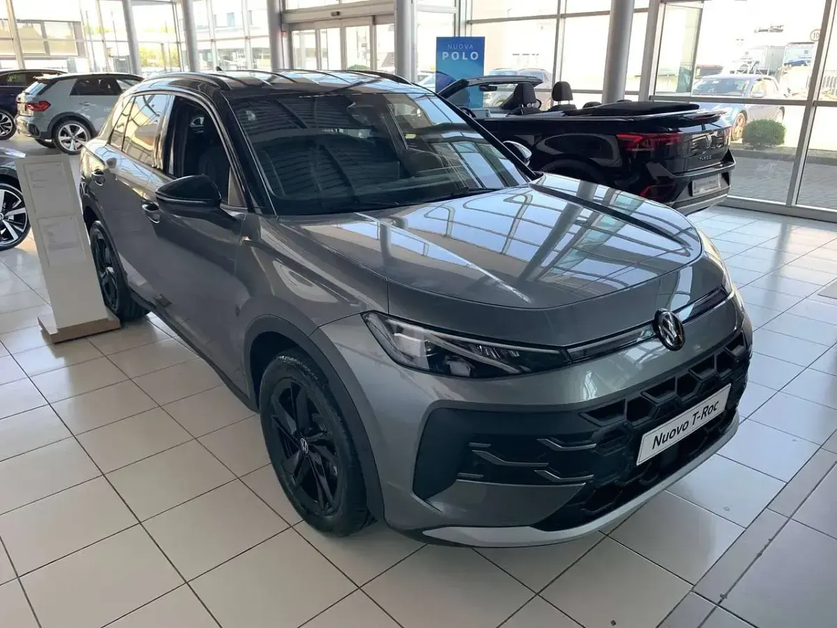 Nuova VW T-Roc Style 116 CV (85 kW) 2026 Wolf grey met SUV