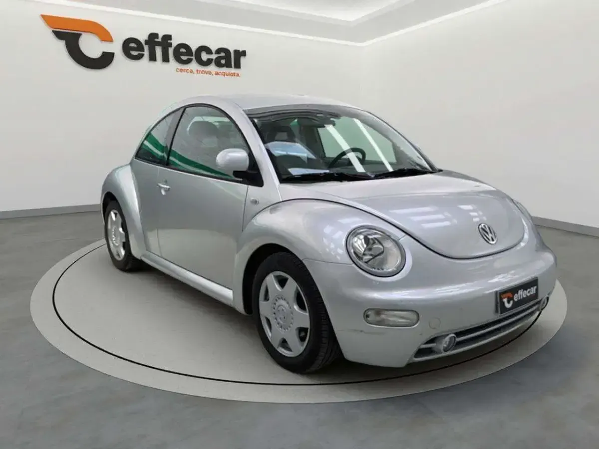 Usata VW New Beetle 116 CV (85 kW) 1999 Argento Utilitaria