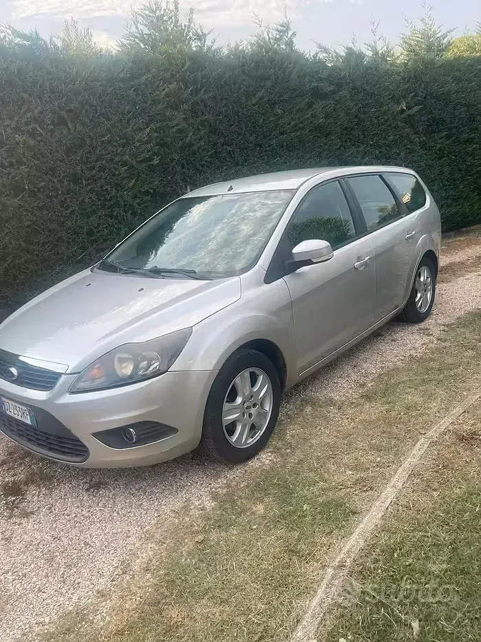 Usata Ford Focus 100 CV (73 kW) 2010 Grigio Station wagon