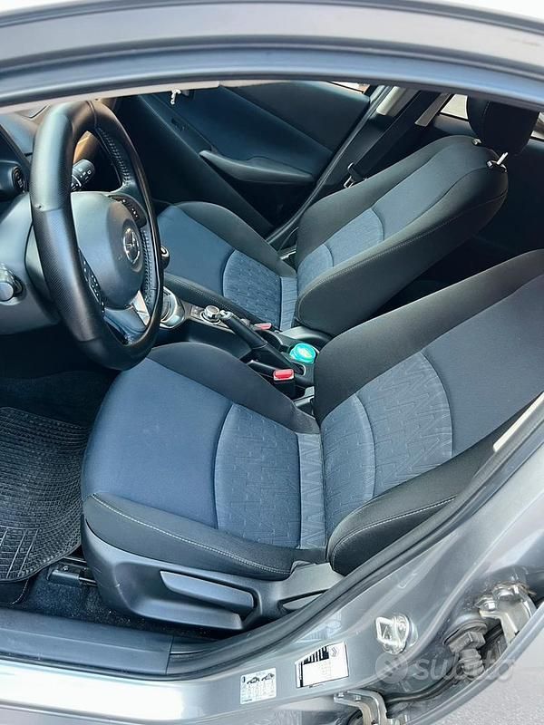 Usata Mazda 2 105 CV (77 kW) 2016 Grigio Berlina