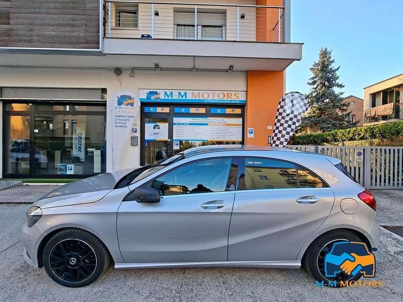 Usata Mercedes A180 109 CV (80 kW) 2015 Argento Berlina