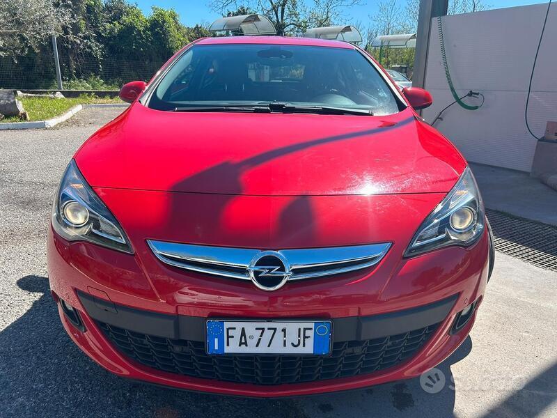 Usato 2015 Opel Astra GTC 1.4 Benzin 140 CV (7.500 €)