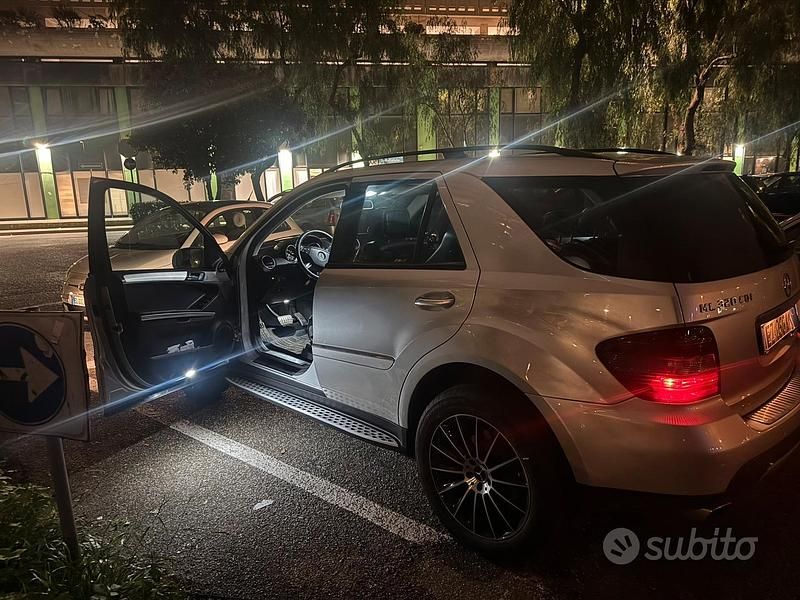 Usata Mercedes ML320 2007 Grigio SUV