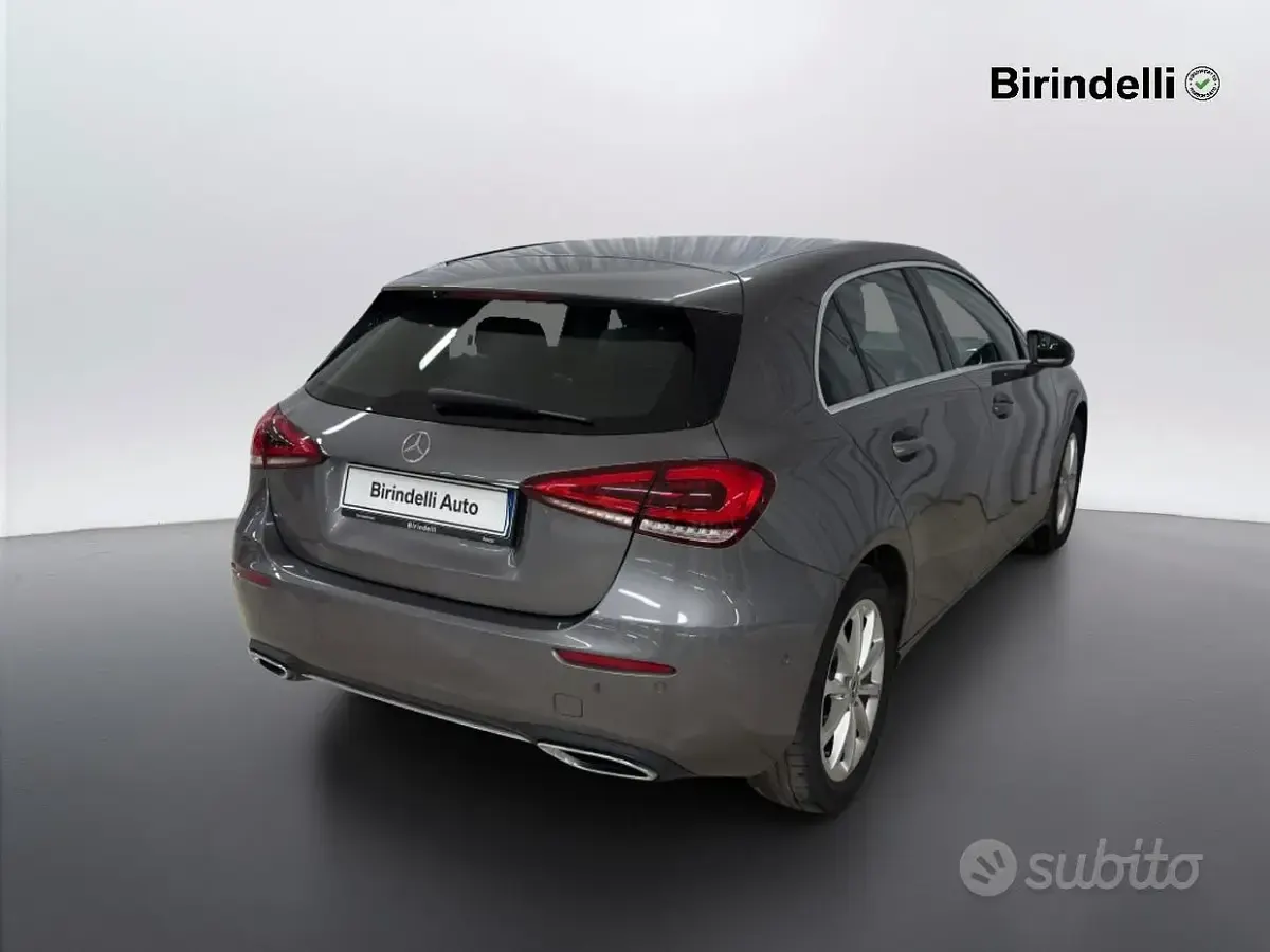 Usata Mercedes A180 116 CV (85 kW) 2020 Grigio Monovolume