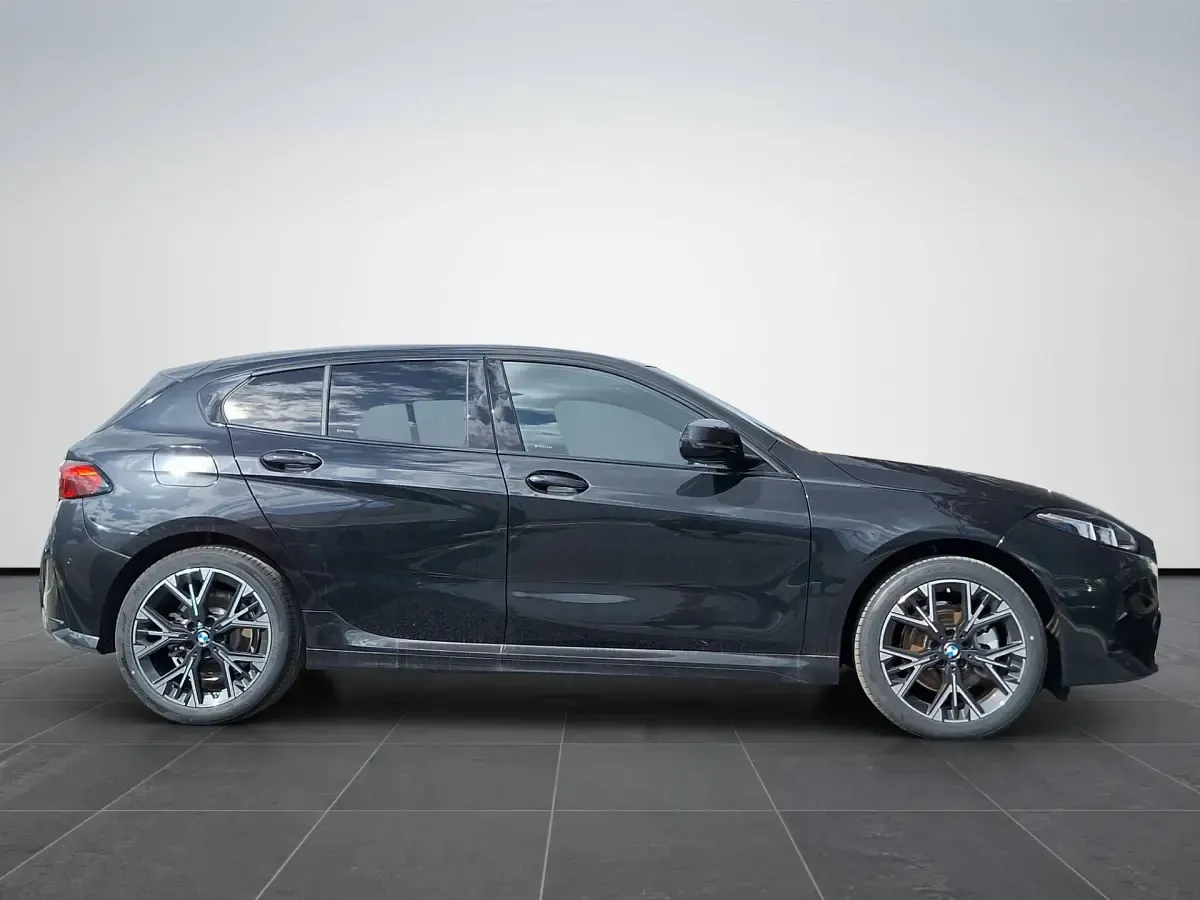 Nuova BMW 120 Comfort Edition 150 CV (110 kW) 2026 Black sapphire metallizzato Utilitaria